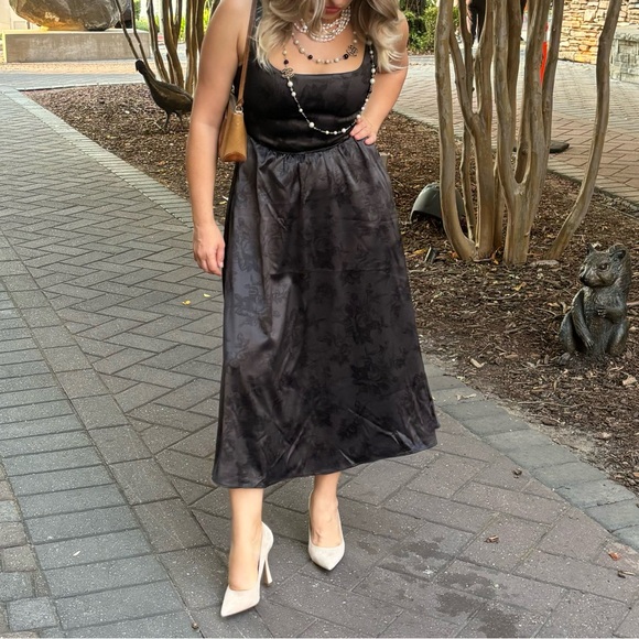 WAYF Corset Dress
Black and charcoal gray size S - Picture 12 of 14